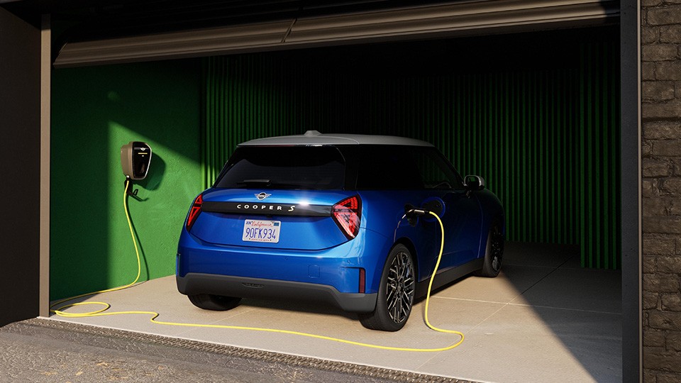 MINI Electromobility - all-electric mini cooper rear view